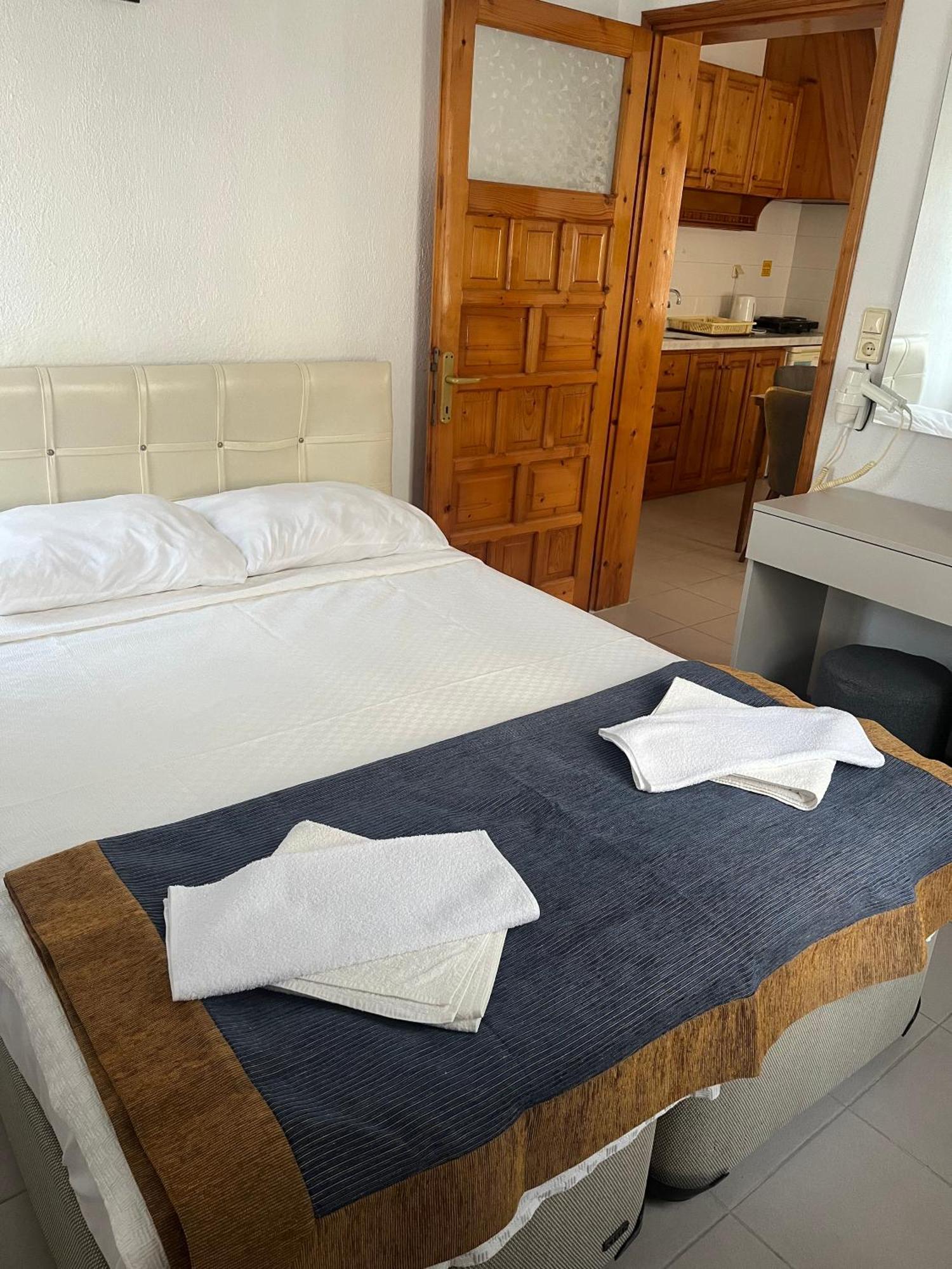 Ege Apartments Яликавак Екстериор снимка